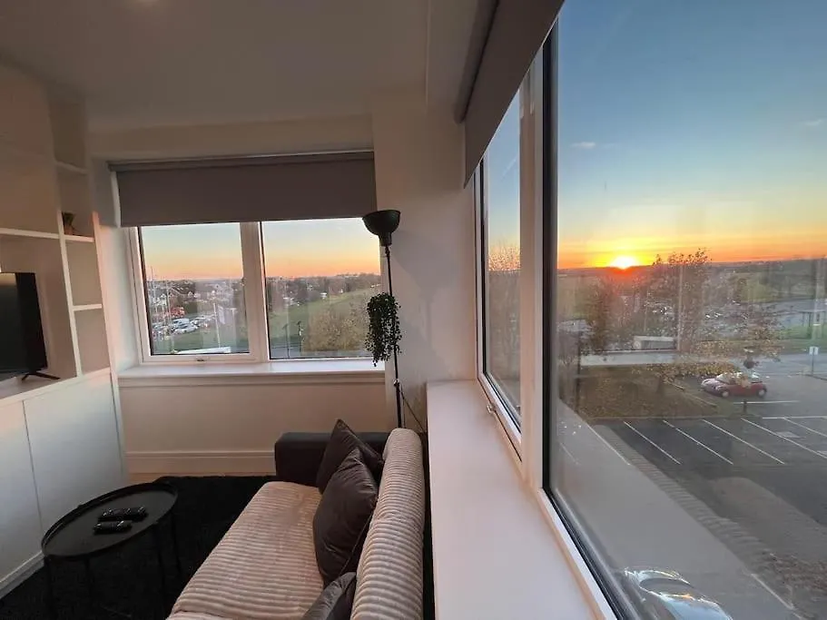 Luxx Apartment & Suites, London Heathrow Airport, Terminal 4, Piccadilly Underground Train Station Nearby! Hillingdon United Kingdom