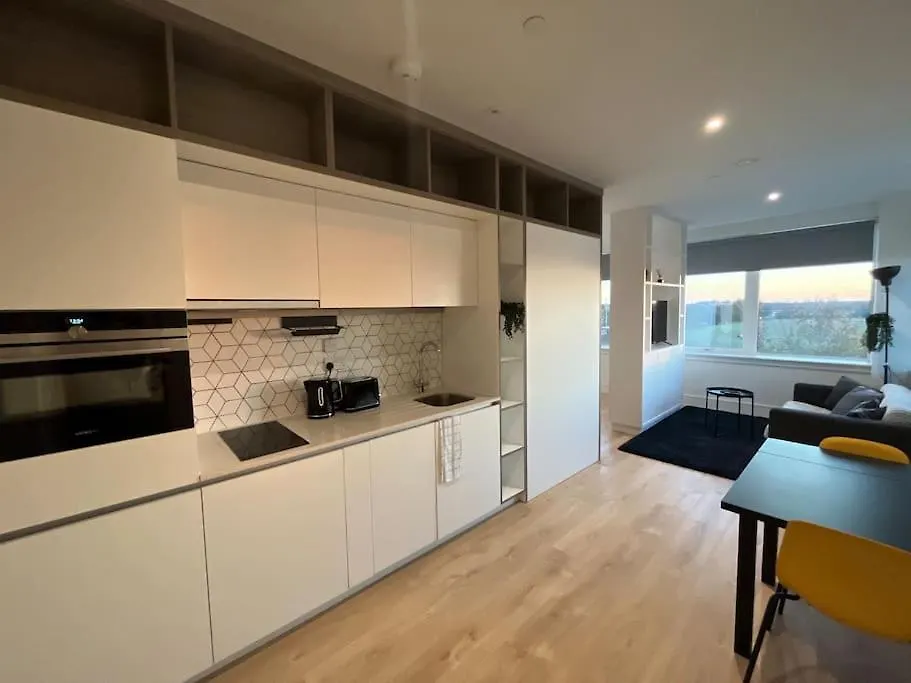 Luxx Apartment & Suites, London Heathrow Airport, Terminal 4, Piccadilly Underground Train Station Nearby! Hillingdon Verenigd Koninkrijk
